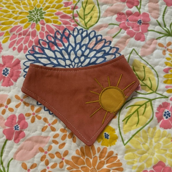 stellaloo Other - New sun dog bandana snap on 13 in